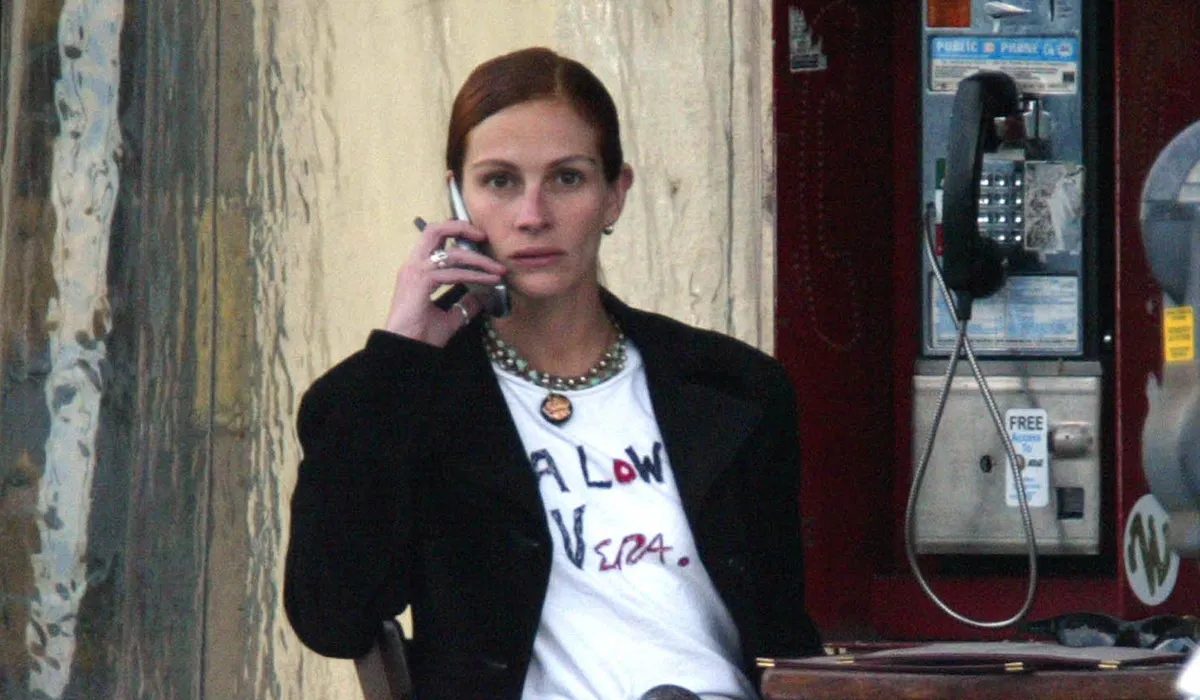 Julia Roberts' Controversial 'A Low Vera' T-Shirt