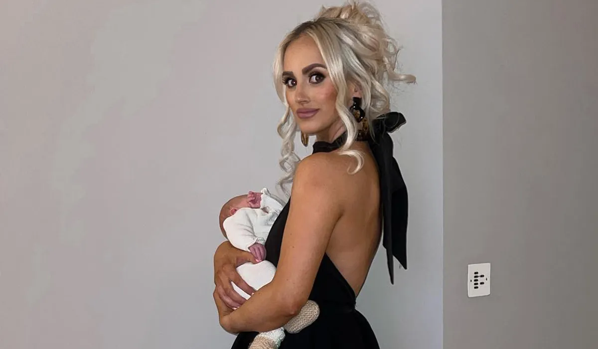 Niamh de Brún addresses postpartum photo backlash