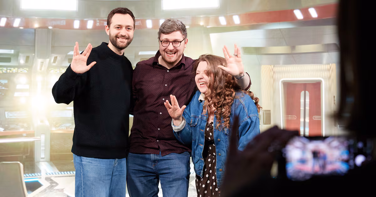 Museum attempts Vulcan salute world record