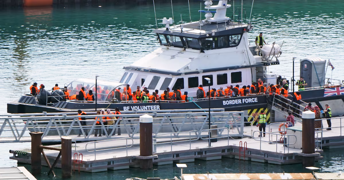 Hundreds of migrants cross Channel after hiatus