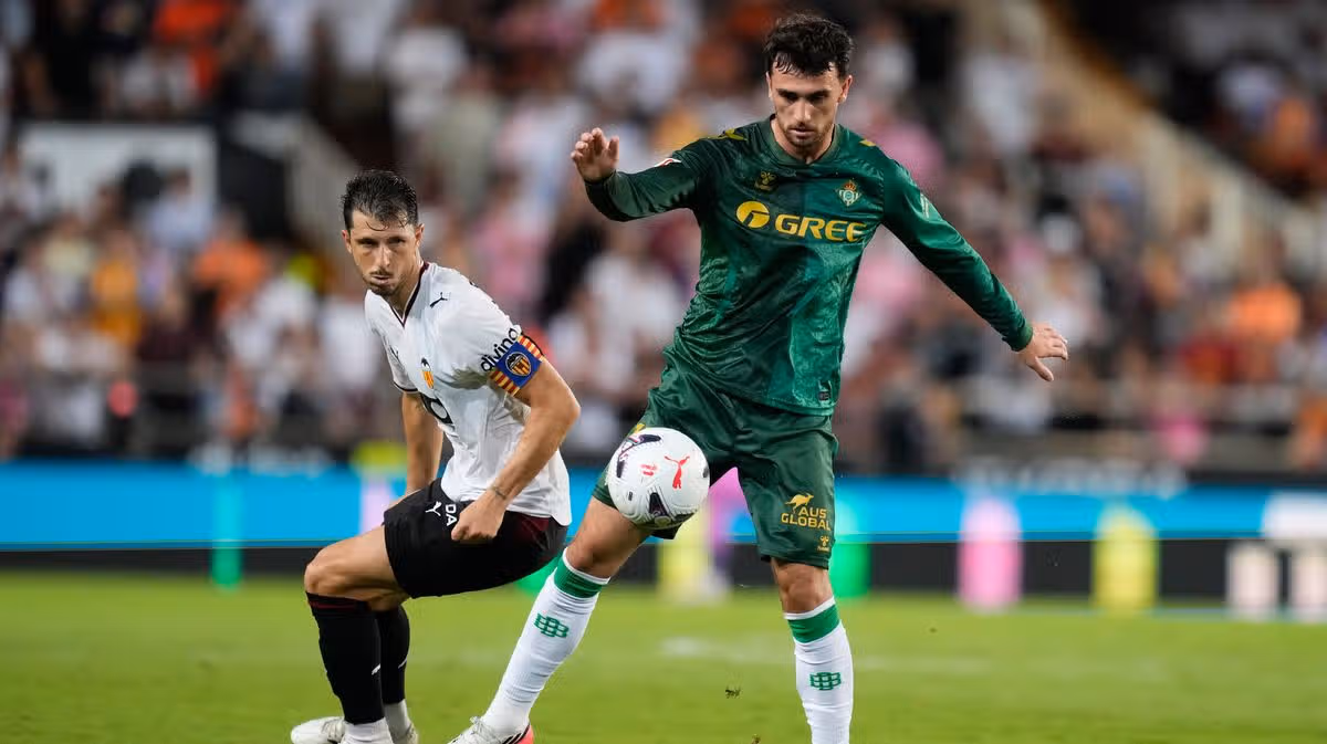 Real Betis praises Troy Parrott ahead of match