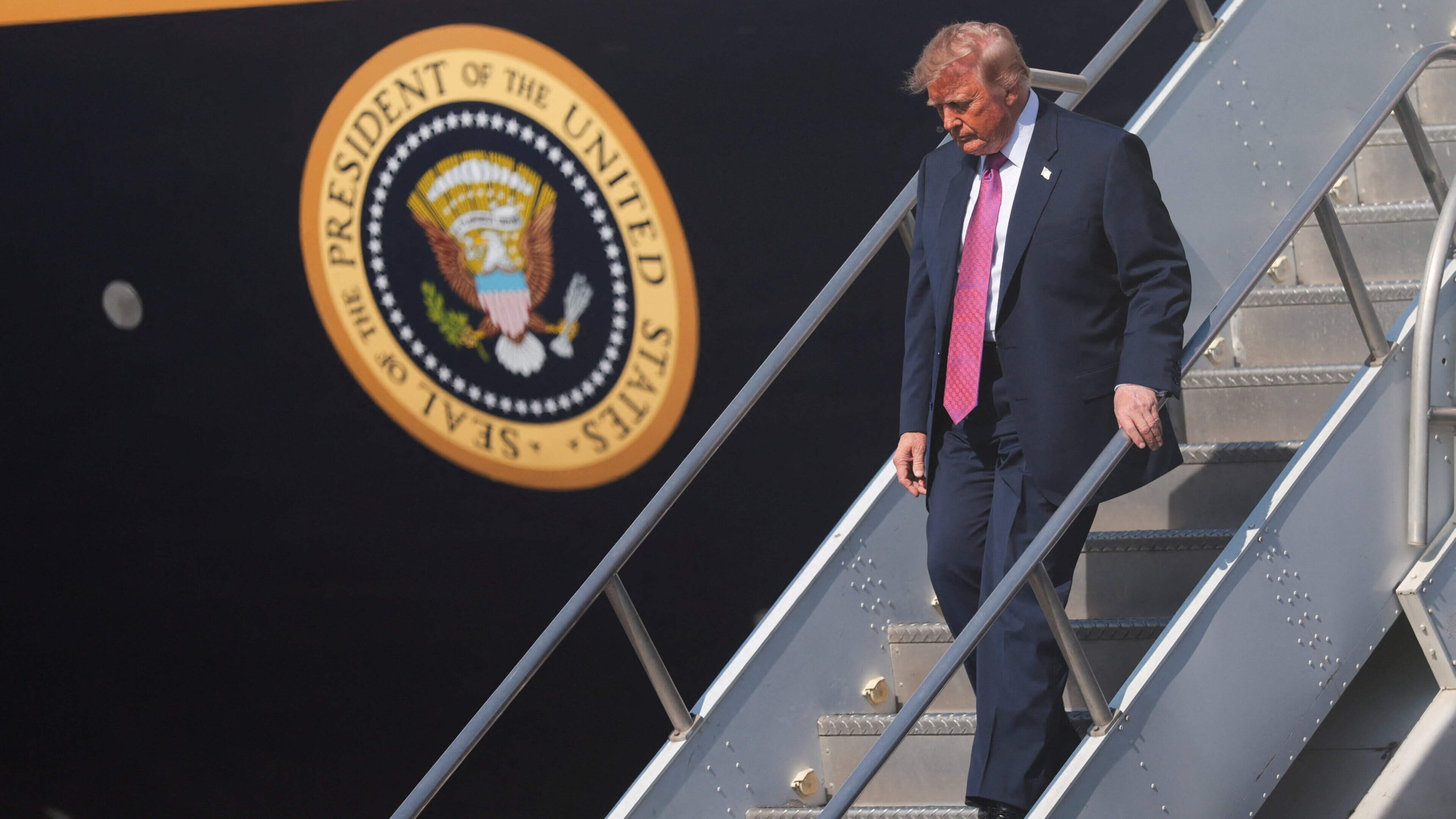 Republicans' Mid-Term Elections Event Faces Challenges