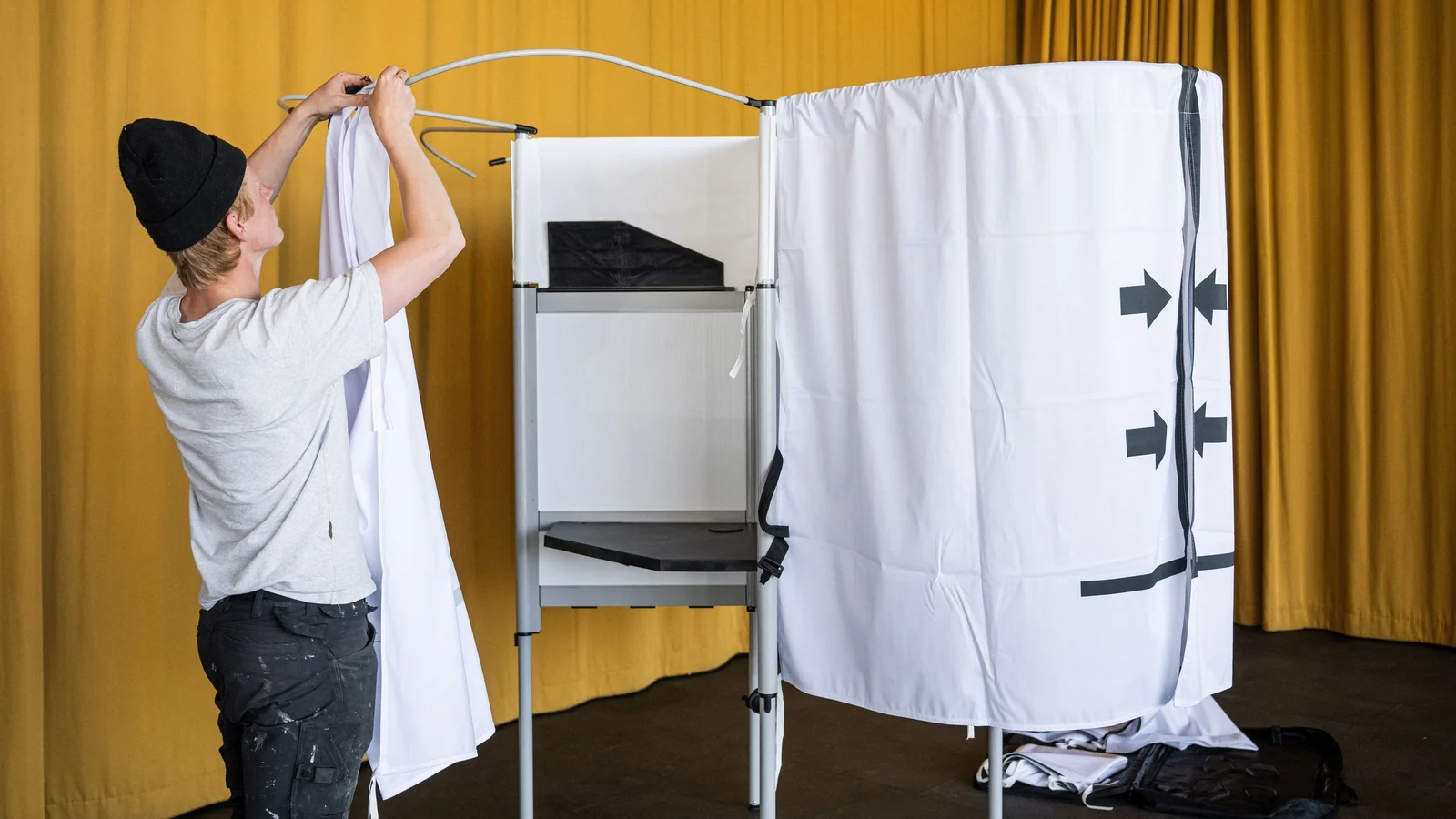 Icelanders Vote on EU Membership Talks