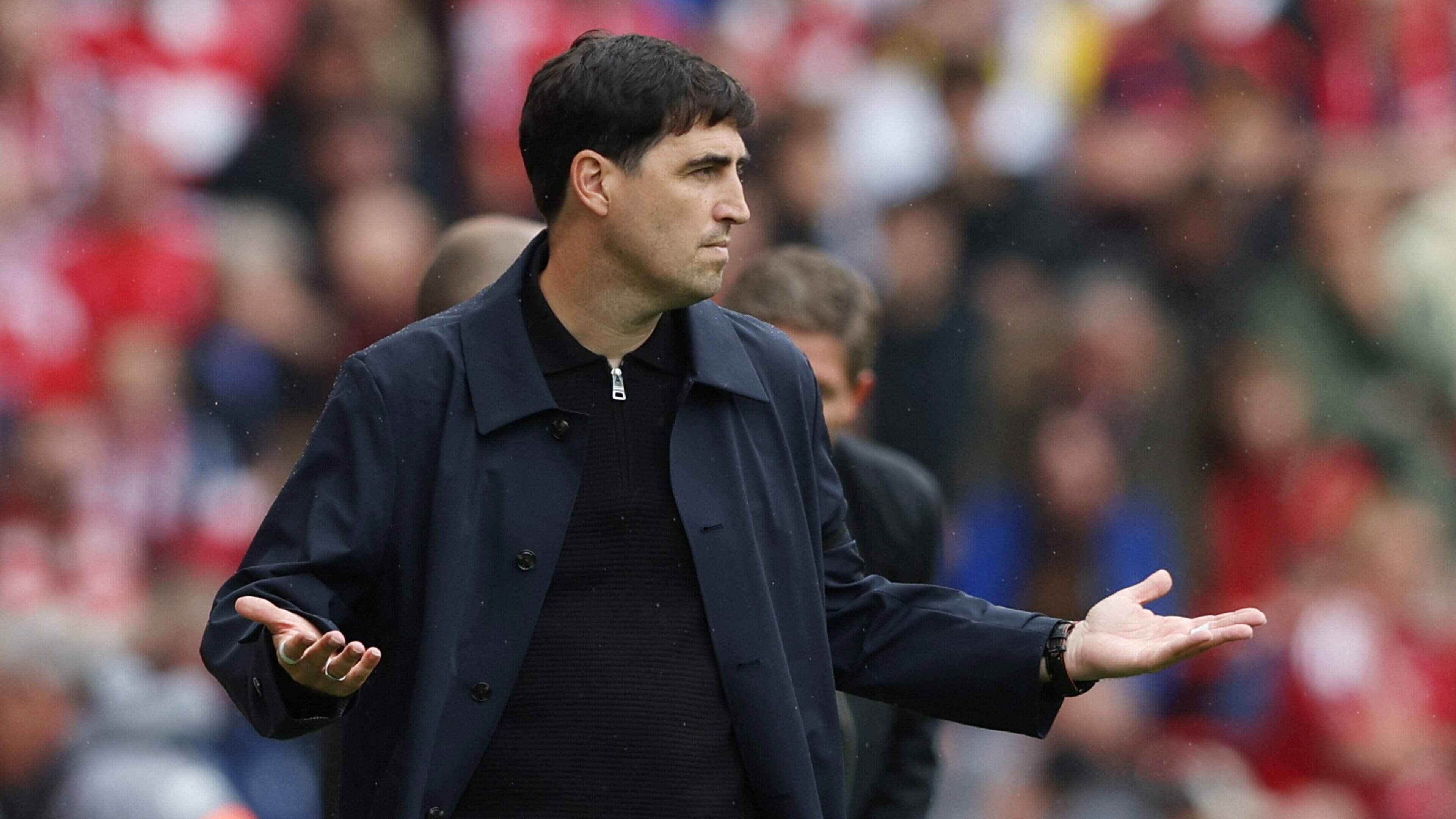 Iraola criticizes Liverpool's substitution delay