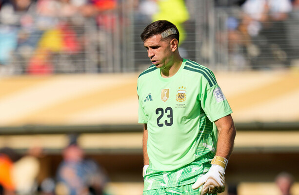 Emiliano Martínez Joins Chelsea from Aston Villa