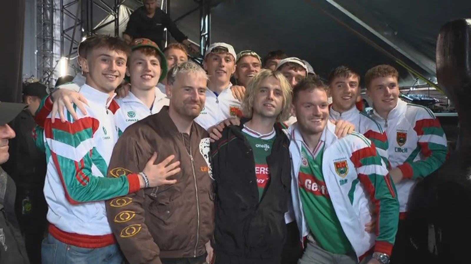 Mayo Footballers Perform with Saw Doctors at EP