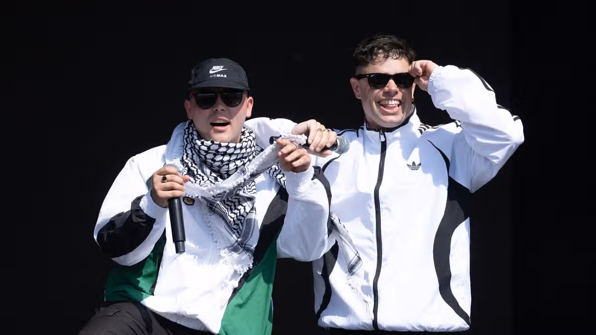 Kneecap Rants at UK Crowd During Festival