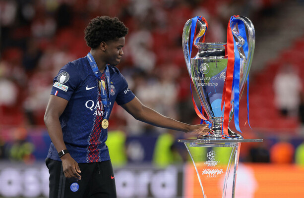 Villa sign Senegal winger Mbaye from PSG