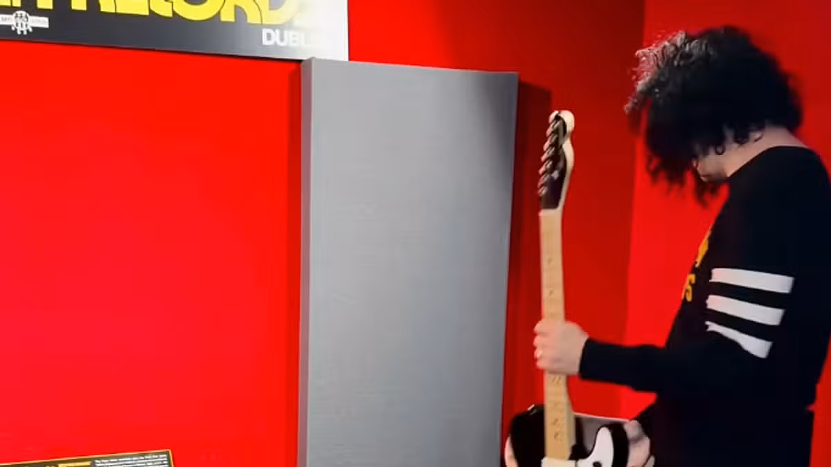 Jack White Surprises Young Fan in Dublin