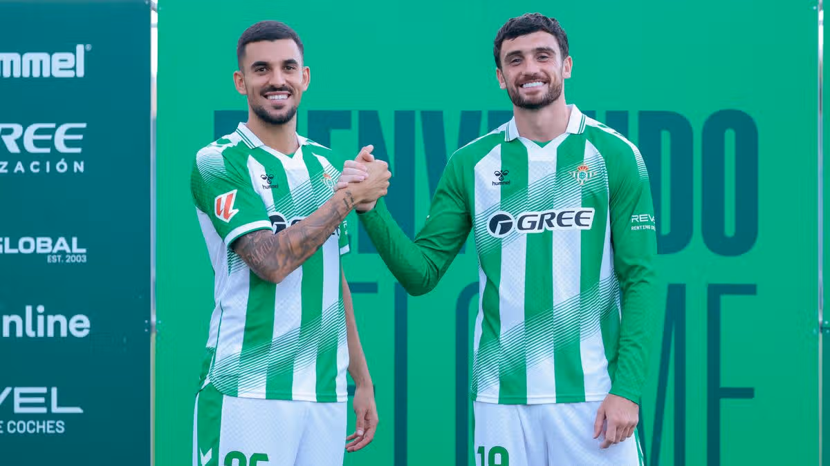 Troy Parrott Unveiled at Real Betis Presentation