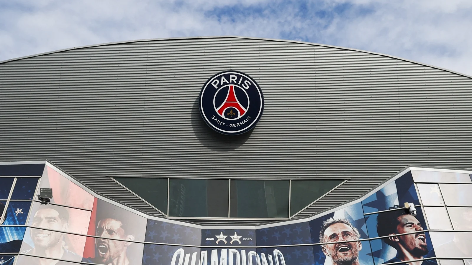PSG Replaces Pitch with Irish Grass