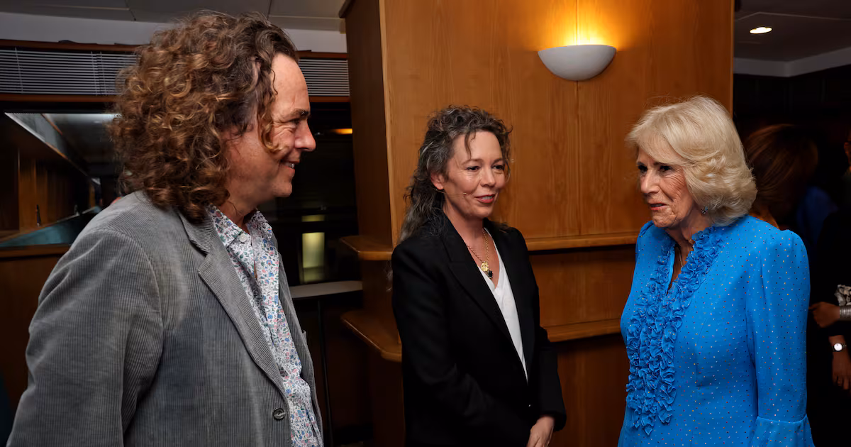 Olivia Colman praises Queen at surprise letter reading