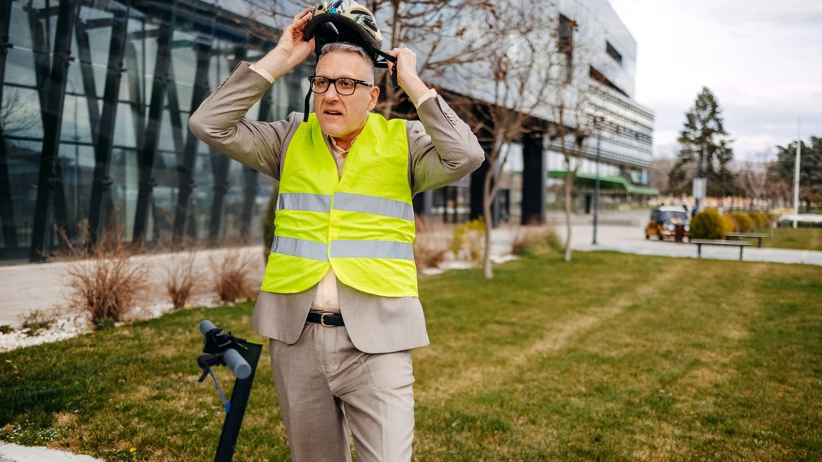 New e-scooter regulations require helmets and visibility gear