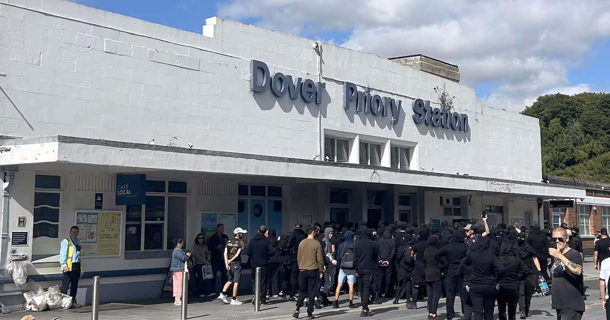 Politicians condemn Dover anti-migrant protests