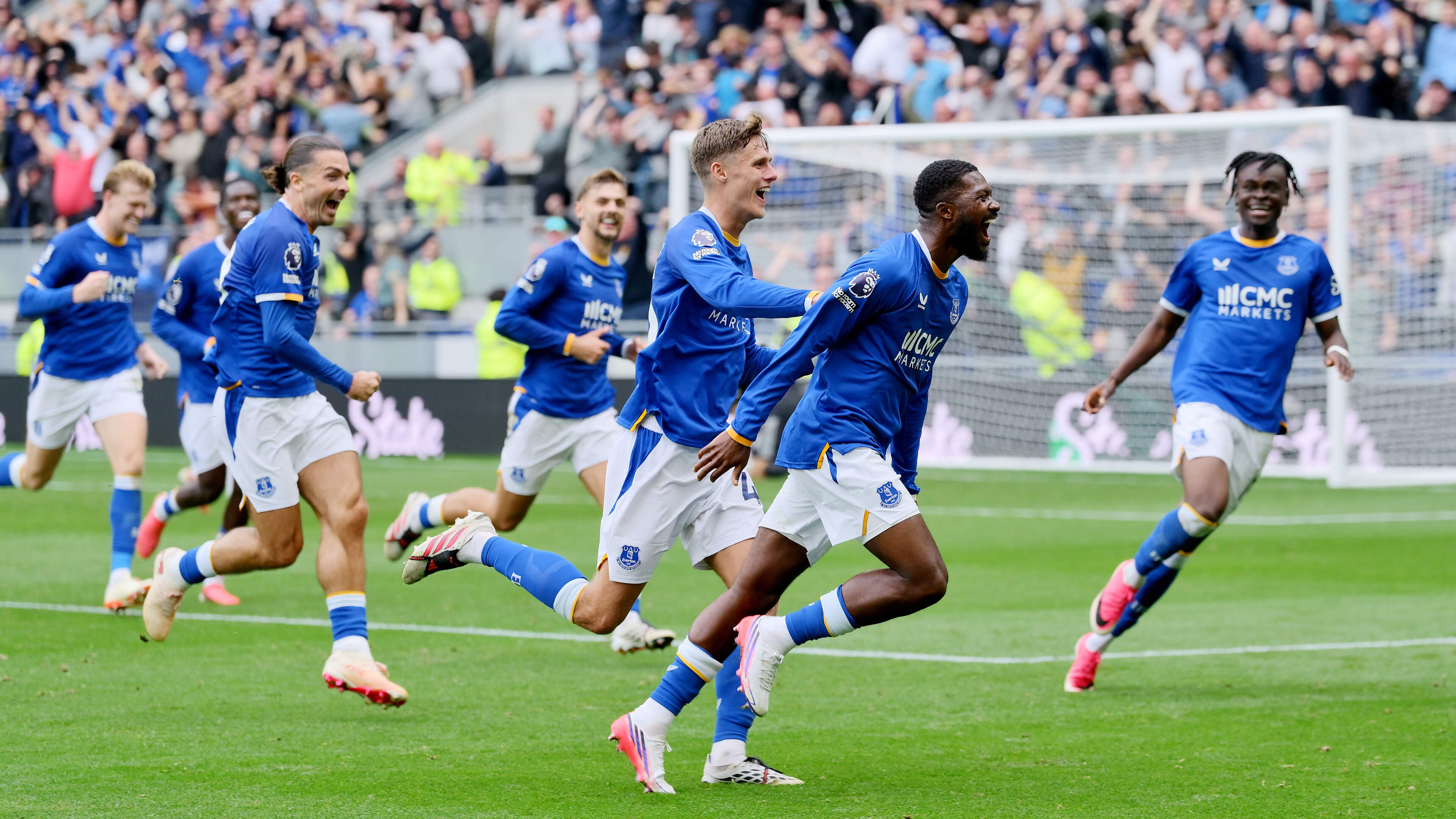 Everton Overcomes Transfer Issues, United Struggles Continue