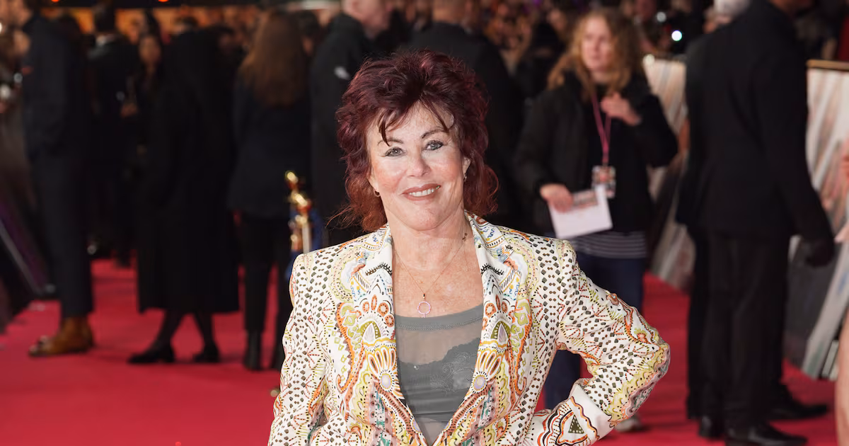 Ruby Wax cancels live shows