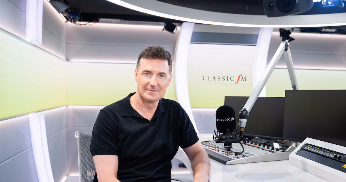 Richard Armitage launches radio series Curtain Call