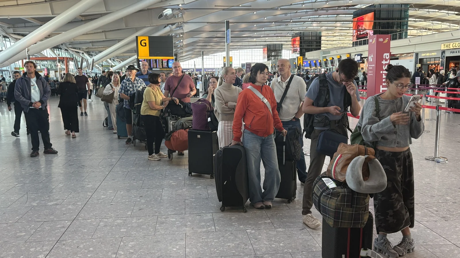 UK Air Traffic Control Failure Disrupts Flights