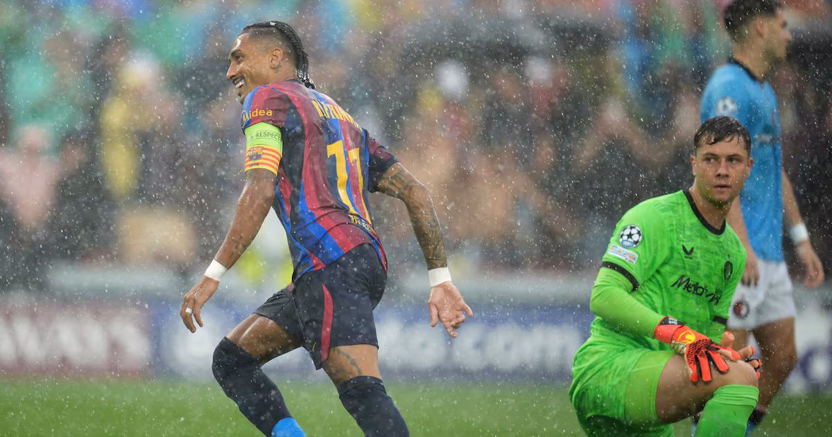 Raphinha scores twice in Barcelona's Champions League win