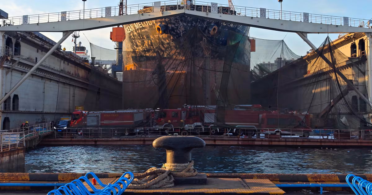 25 Dead in Chinese Cargo Ship Fire