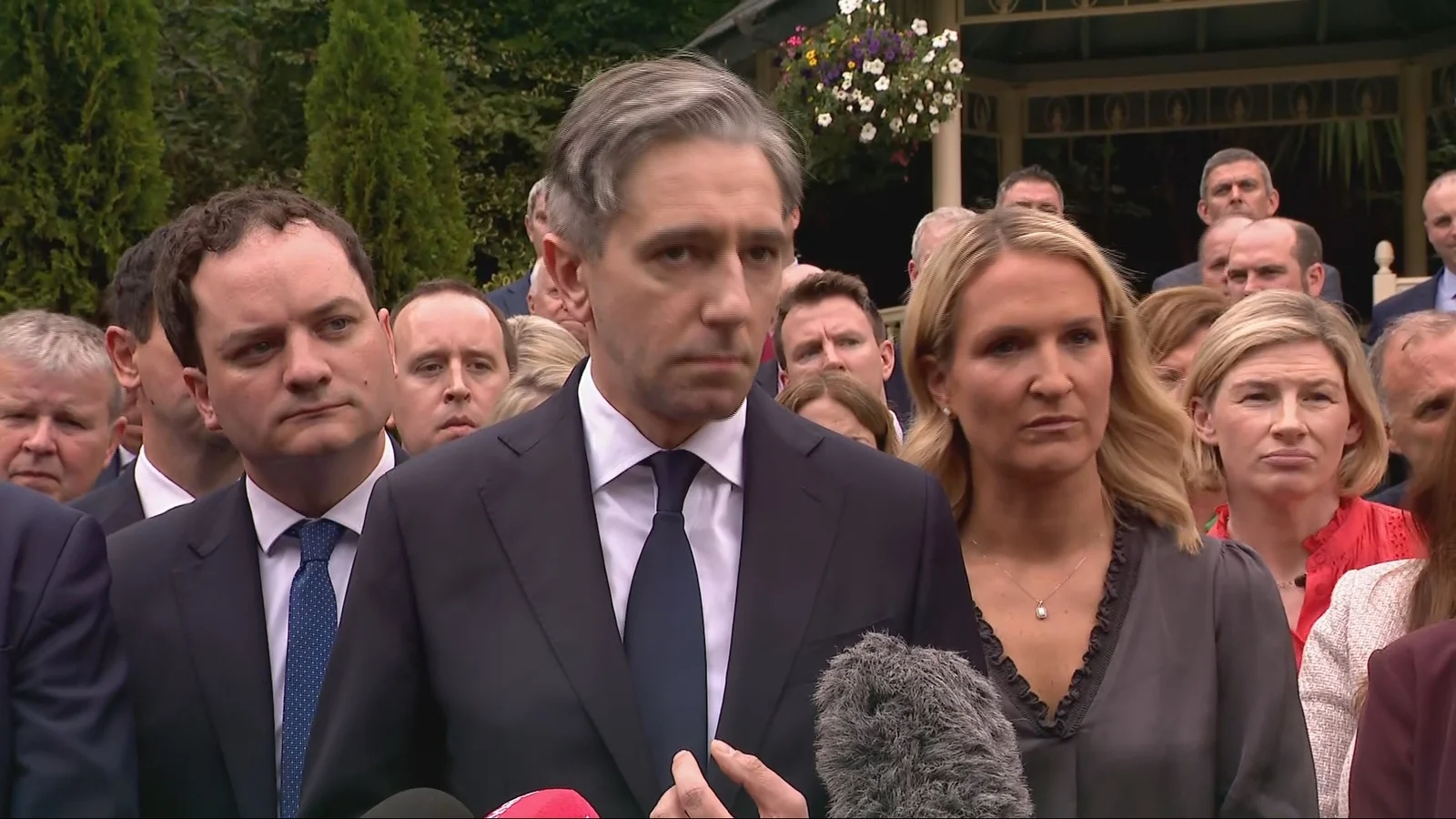 Tánaiste discusses Budget savings for families