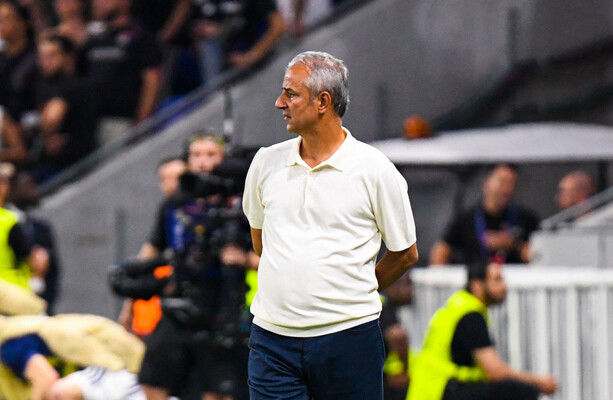 Fenerbahçe coach resigns after bottle incident