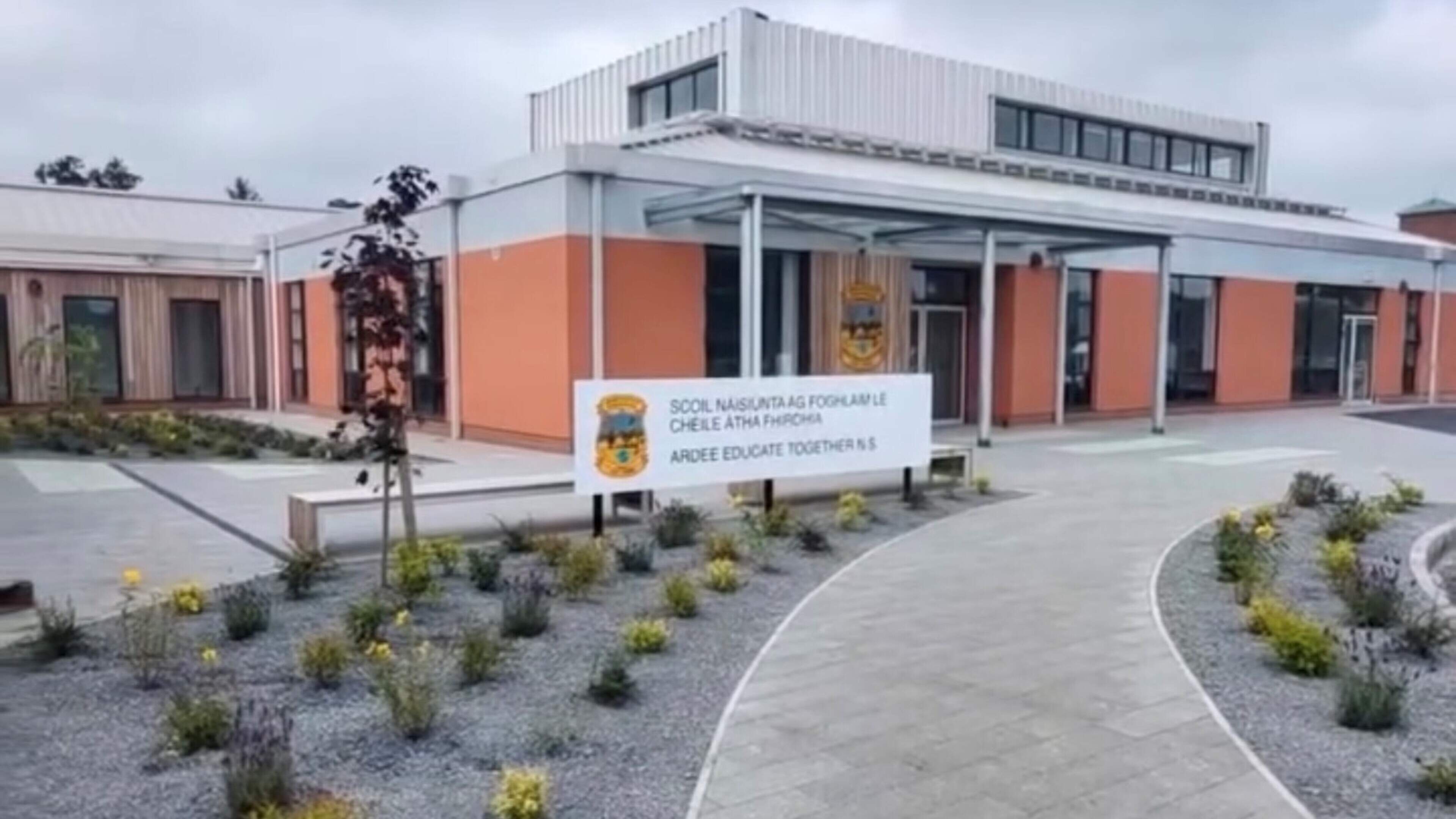 Concerns Over Narrow Footpath at Ardee School