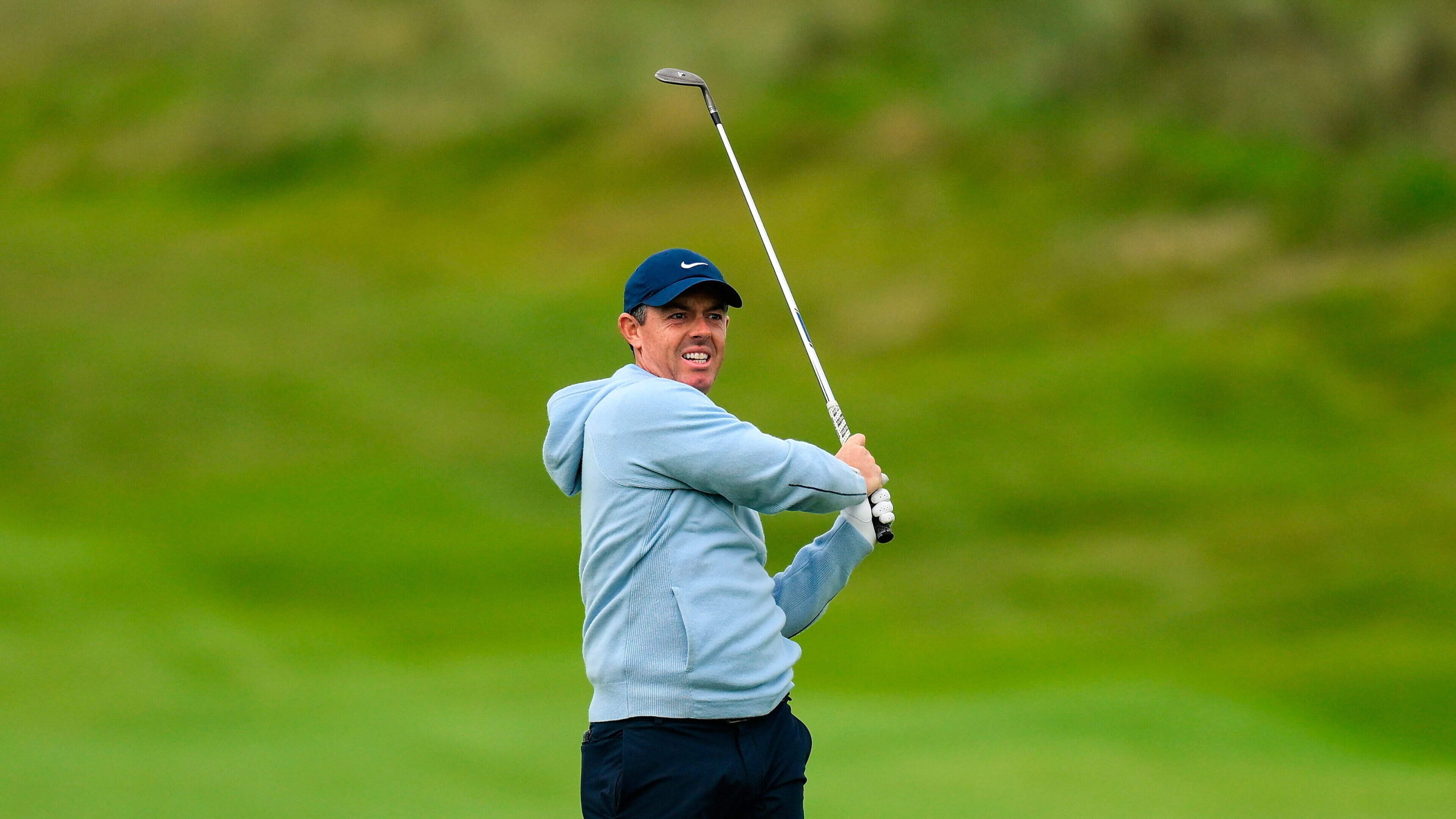 McIlroy Struggles at Irish Open, Trails Lowry