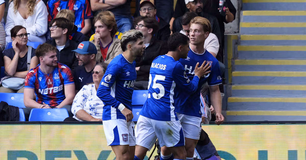 Ipswich defeats 10-man Crystal Palace 3-2