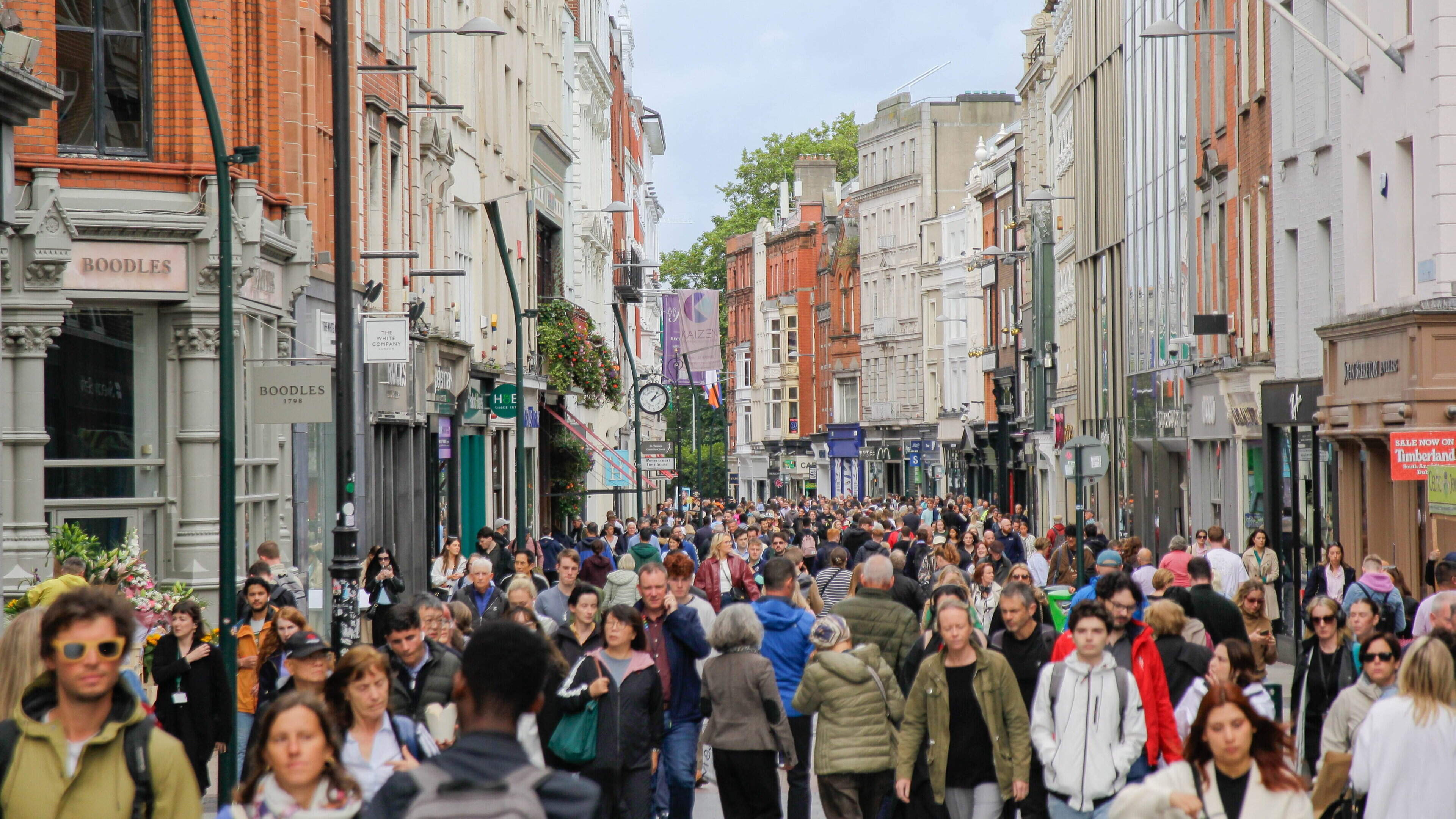 Calls for Regulation of Walking Tours