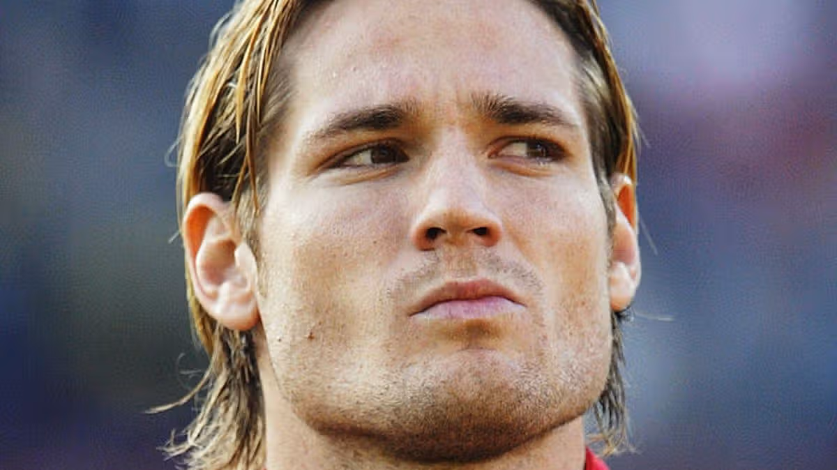Player collapses and dies during football match
