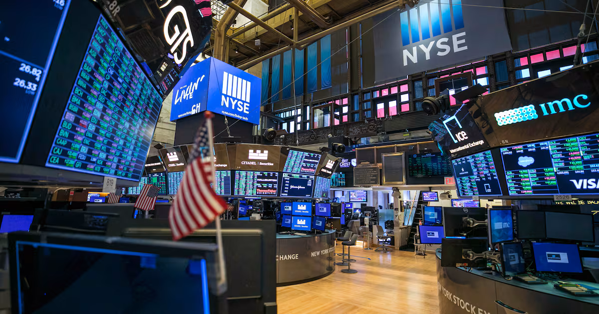 Tech stocks fall after AI development warnings
