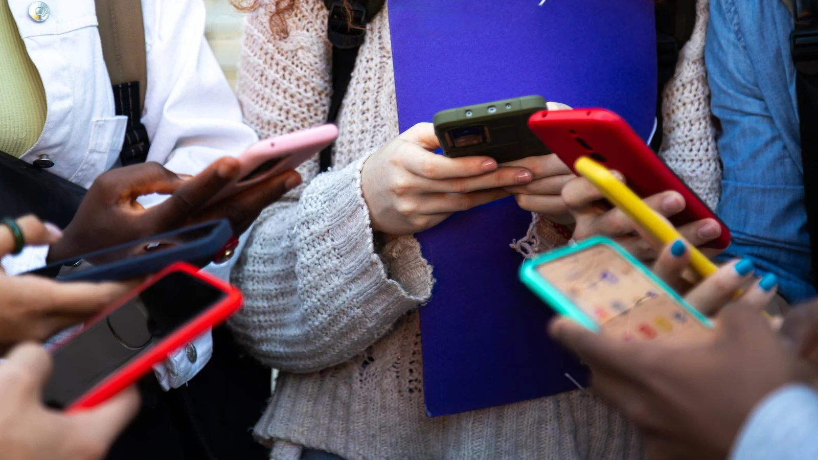EU plans underage social media restrictions
