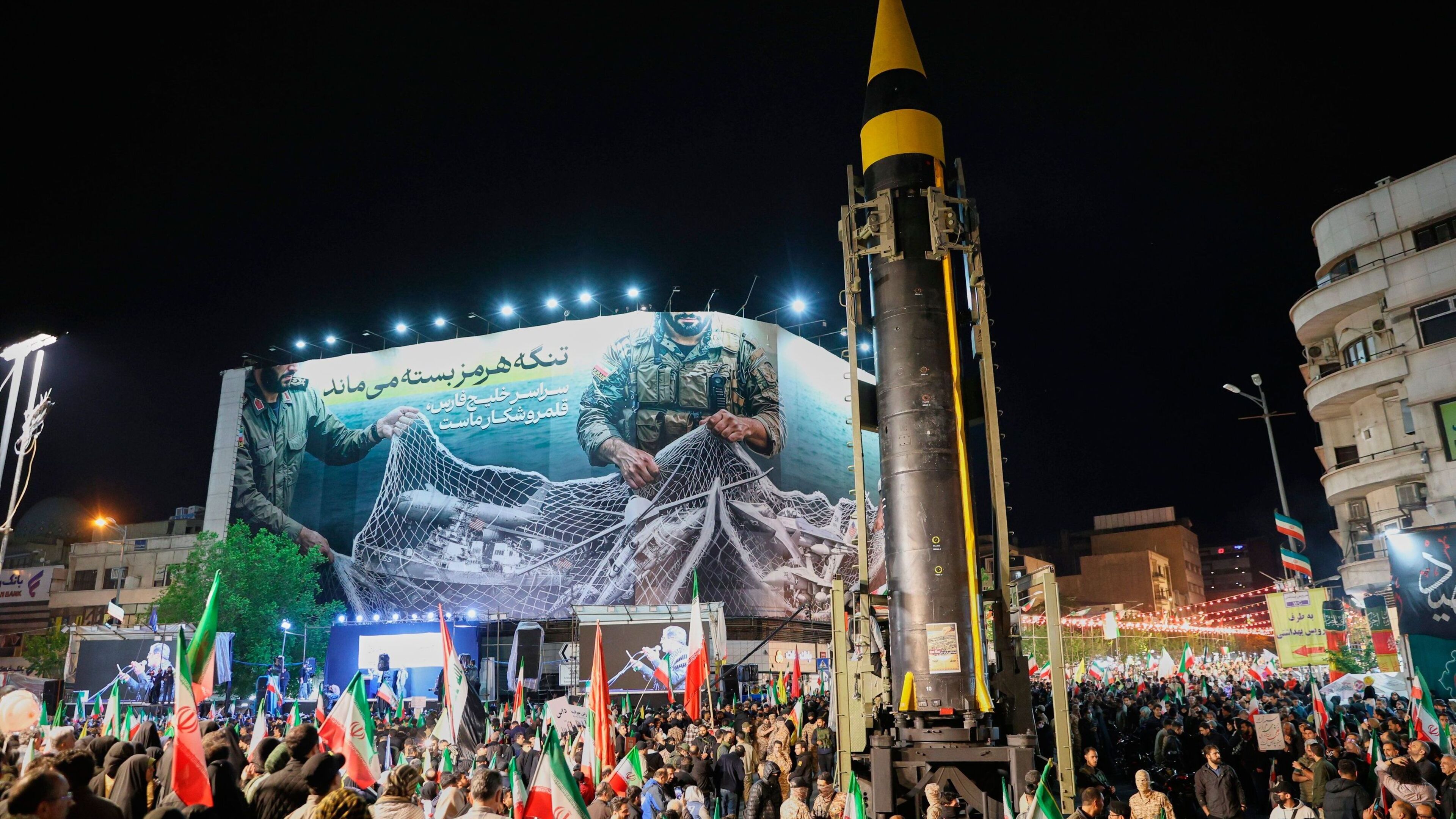 Iran Revolutionary Guards Engage in Street Battles