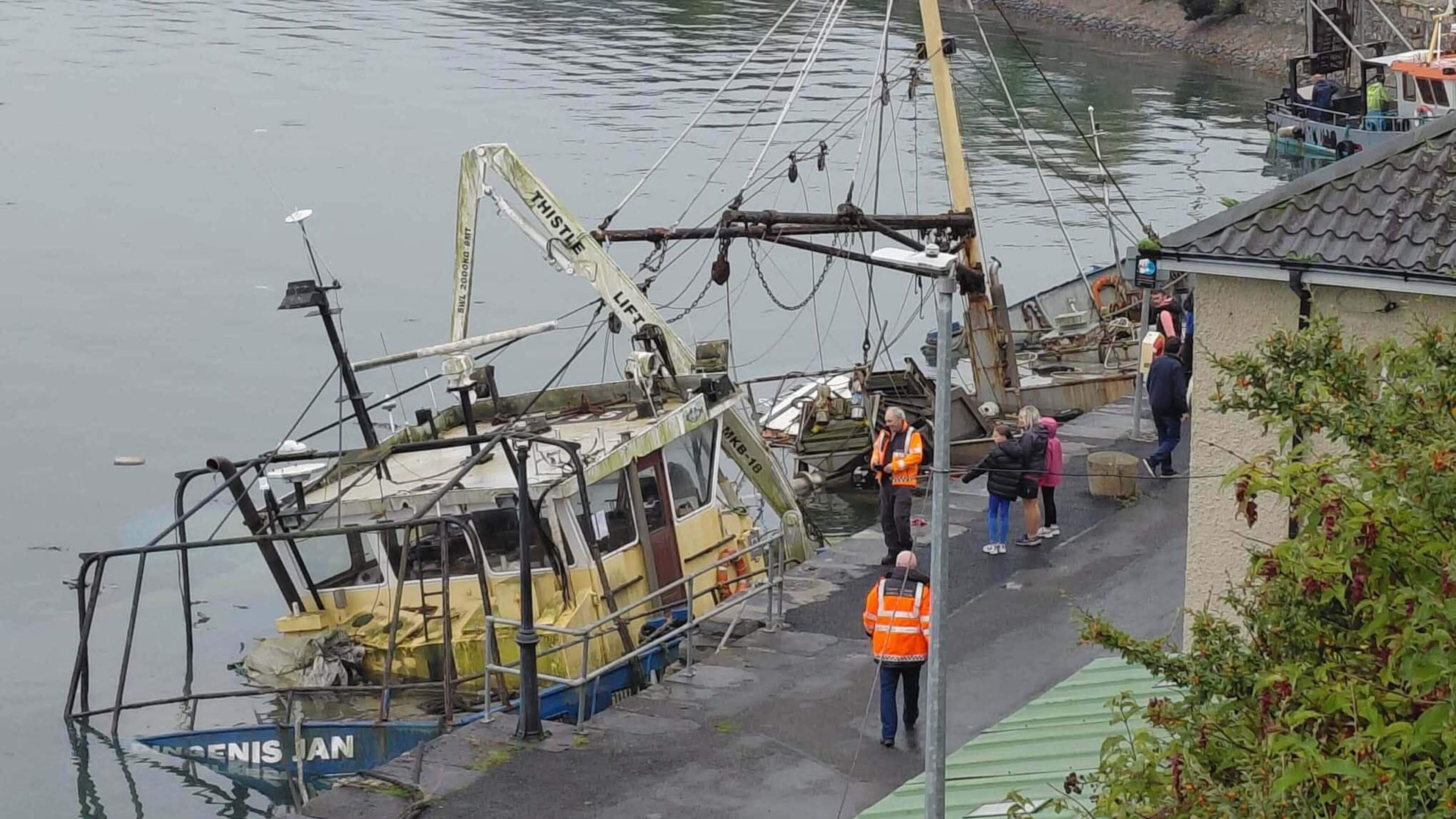 Residents Concerned About Abandoned Boats Pollution