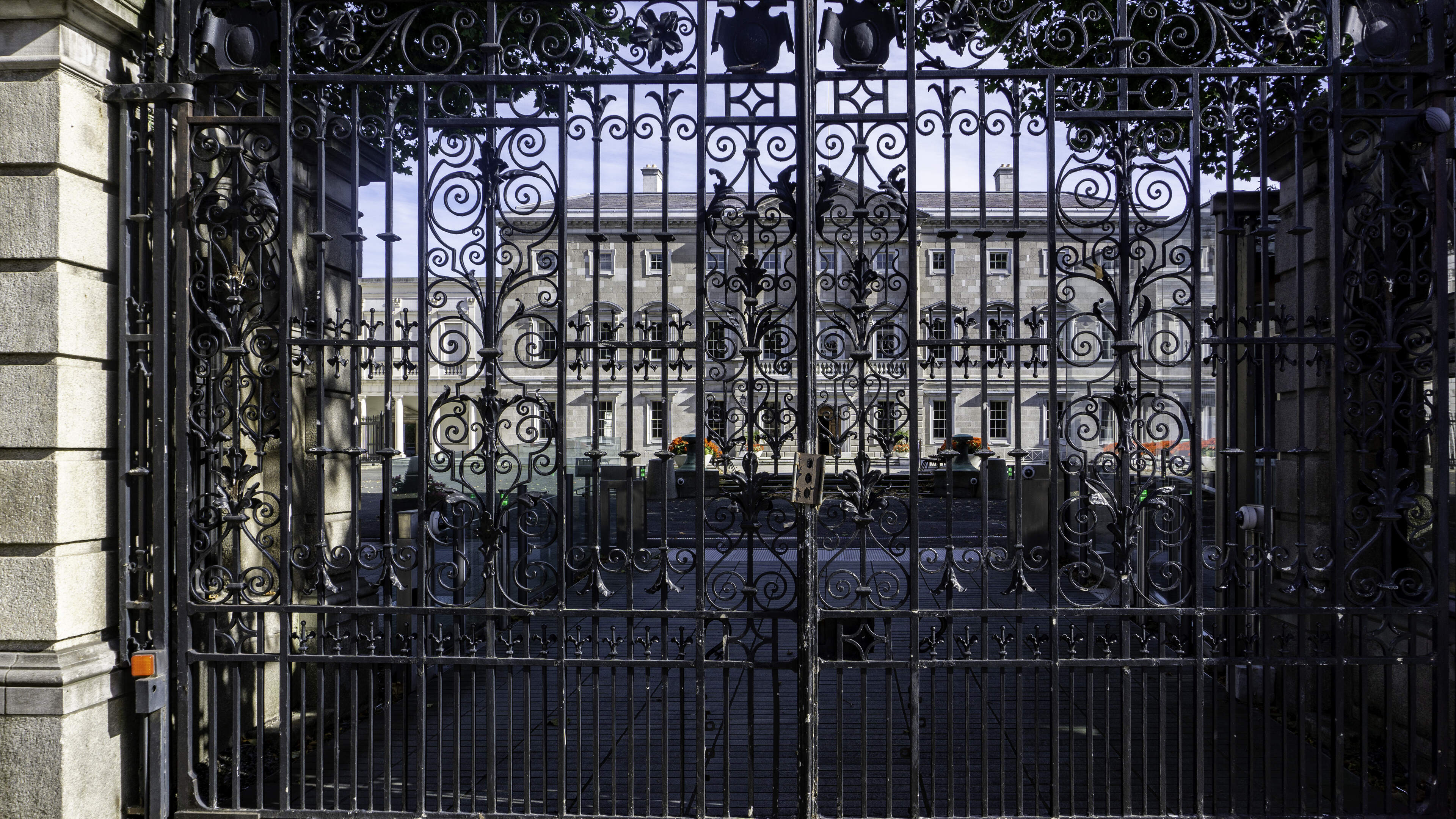 Coalition Faces Key Dilemmas as Dáil Resumes