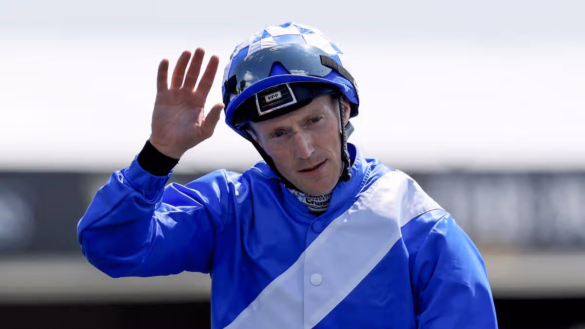 Billy Lee Achieves 122/1 Treble in Racing