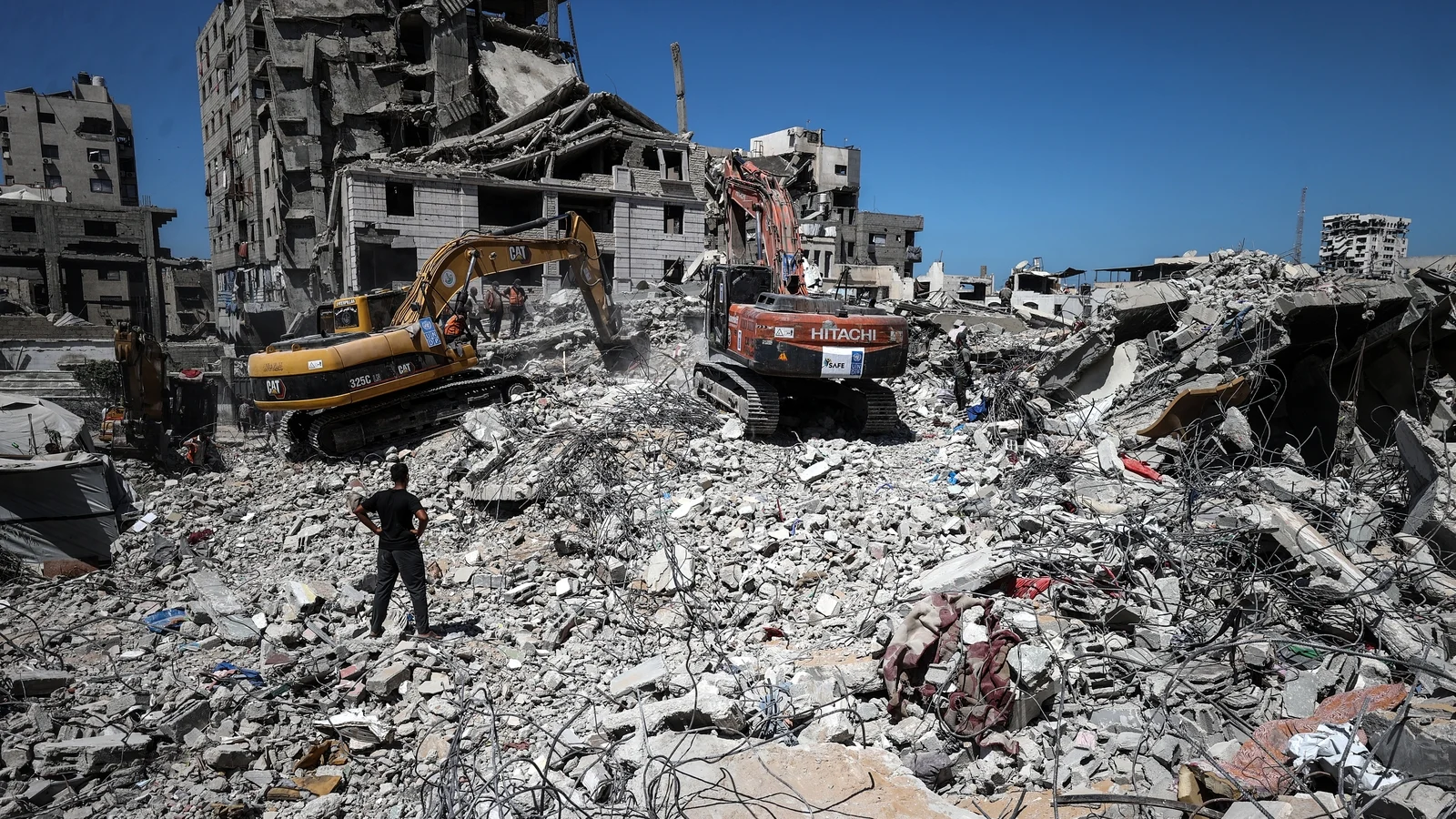 At least 20 dead in Gaza building collapse