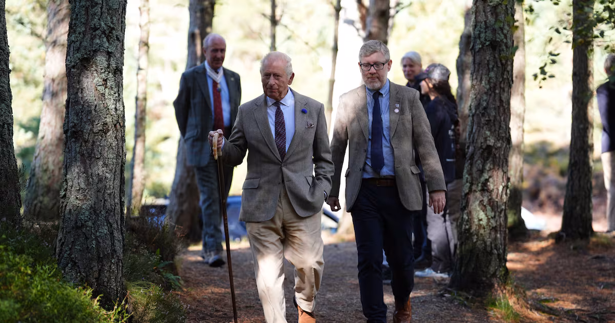 King praises wildfire responders in Cairngorms