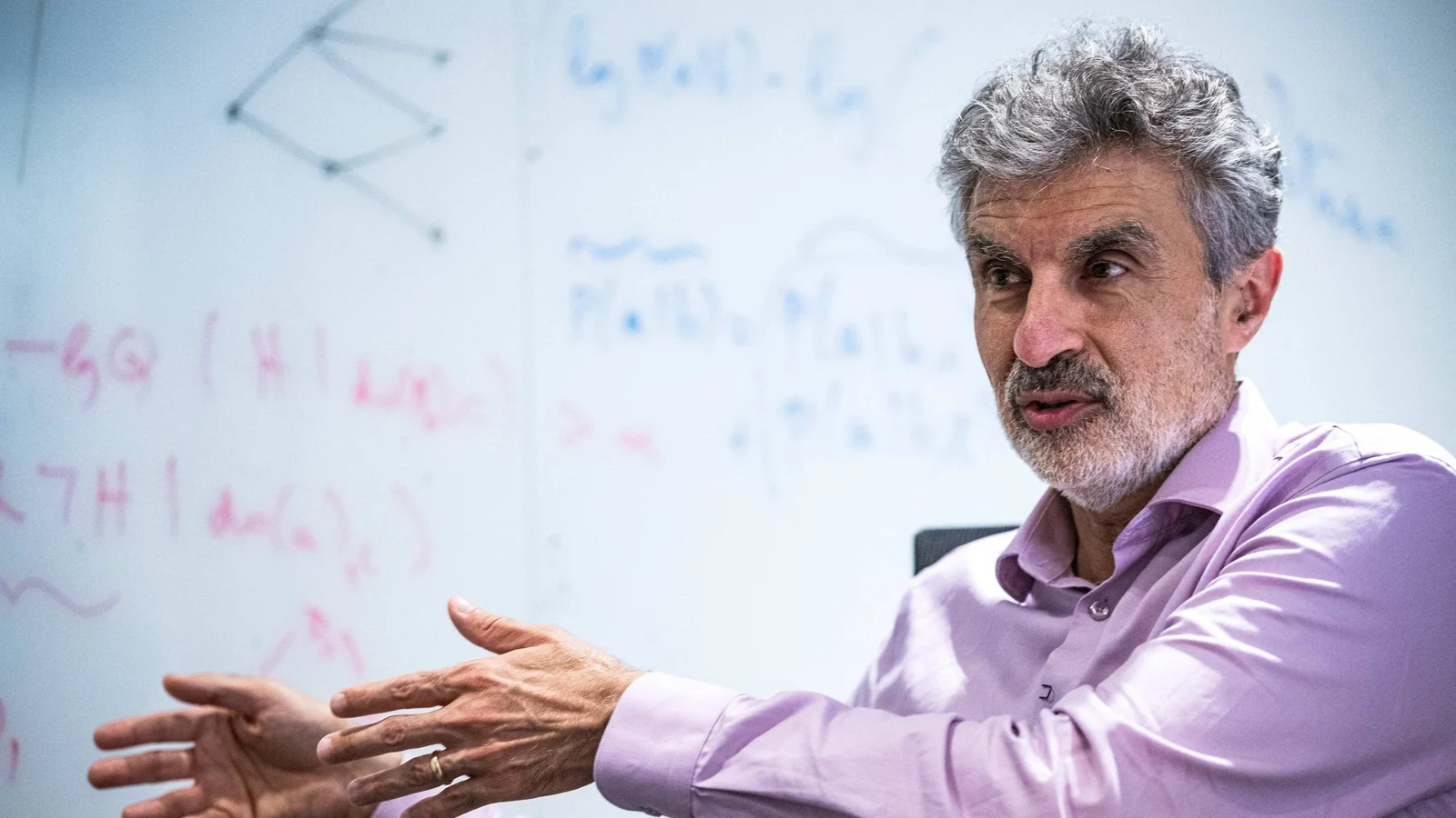 AI Pioneer Warns of Losing Control Over Technology
