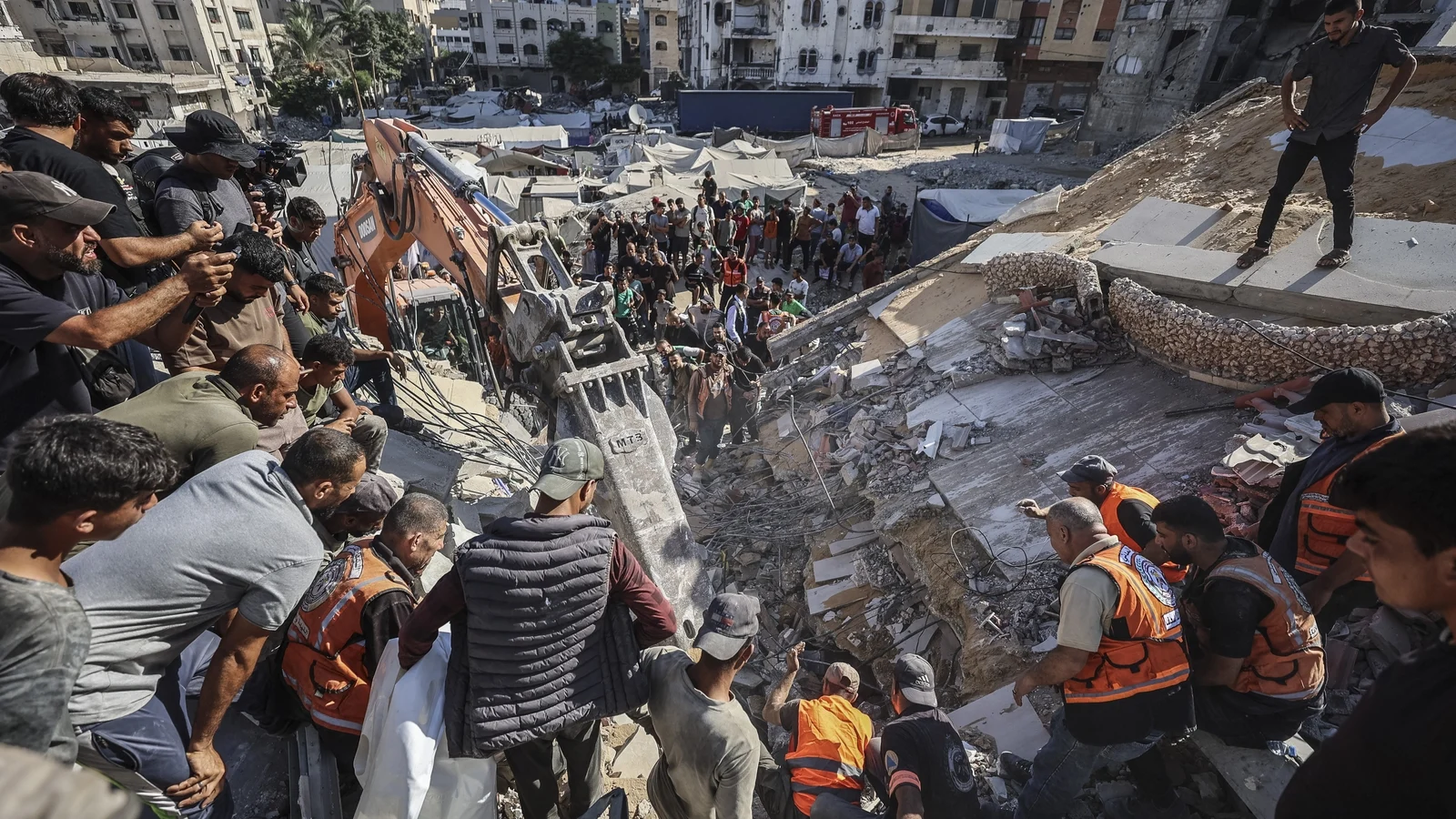 21 Dead in Gaza Building Collapse