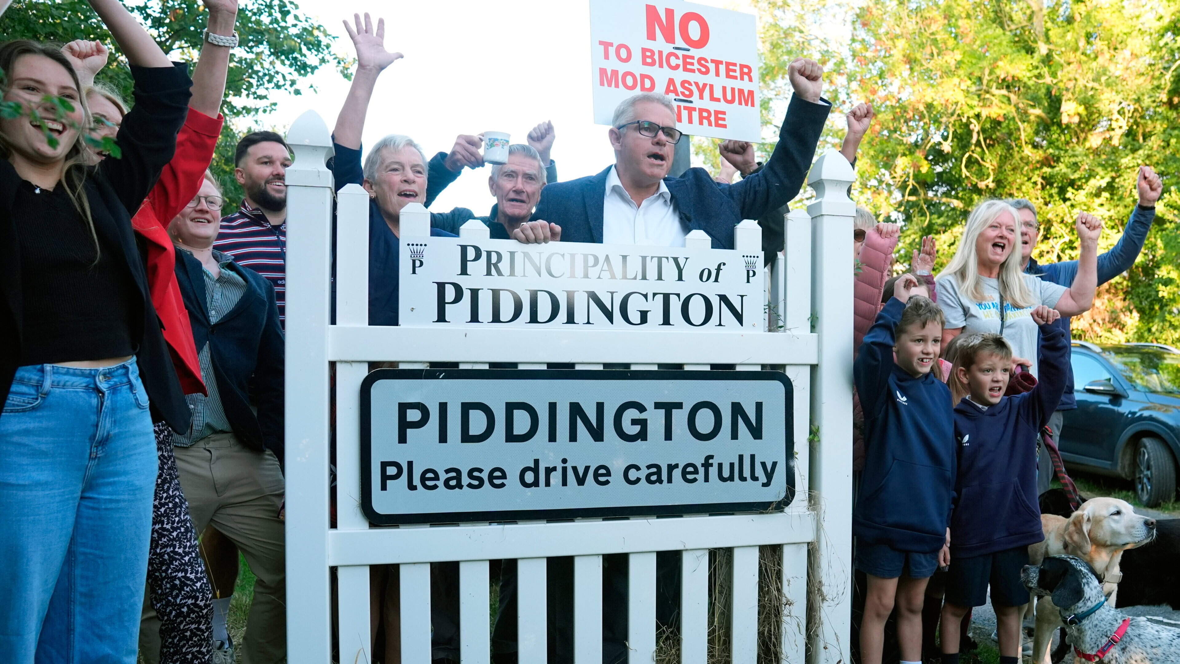 Villagers vote to secede from UK over asylum centre