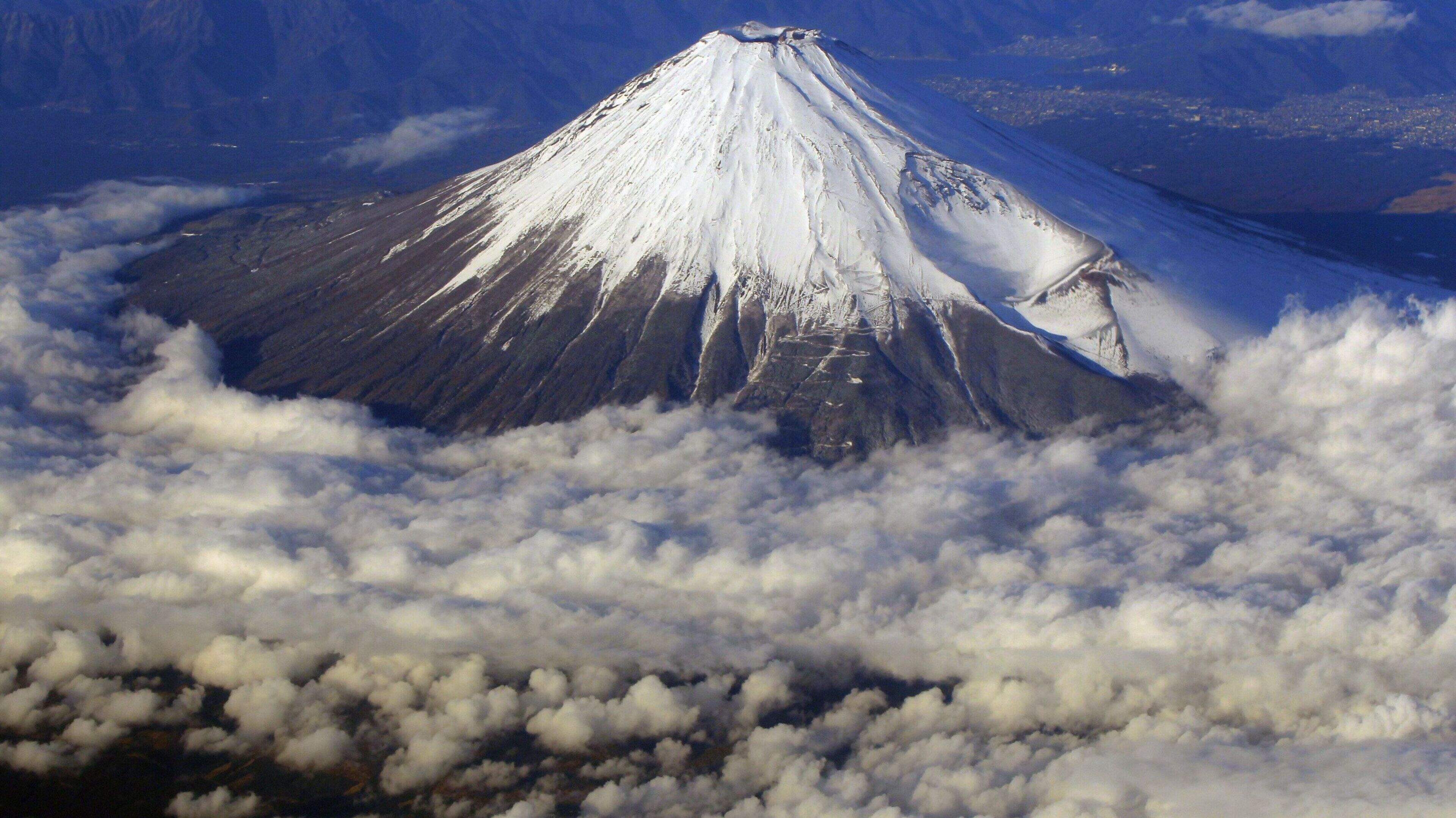 Japan to Charge Rescue Fee for Hikers