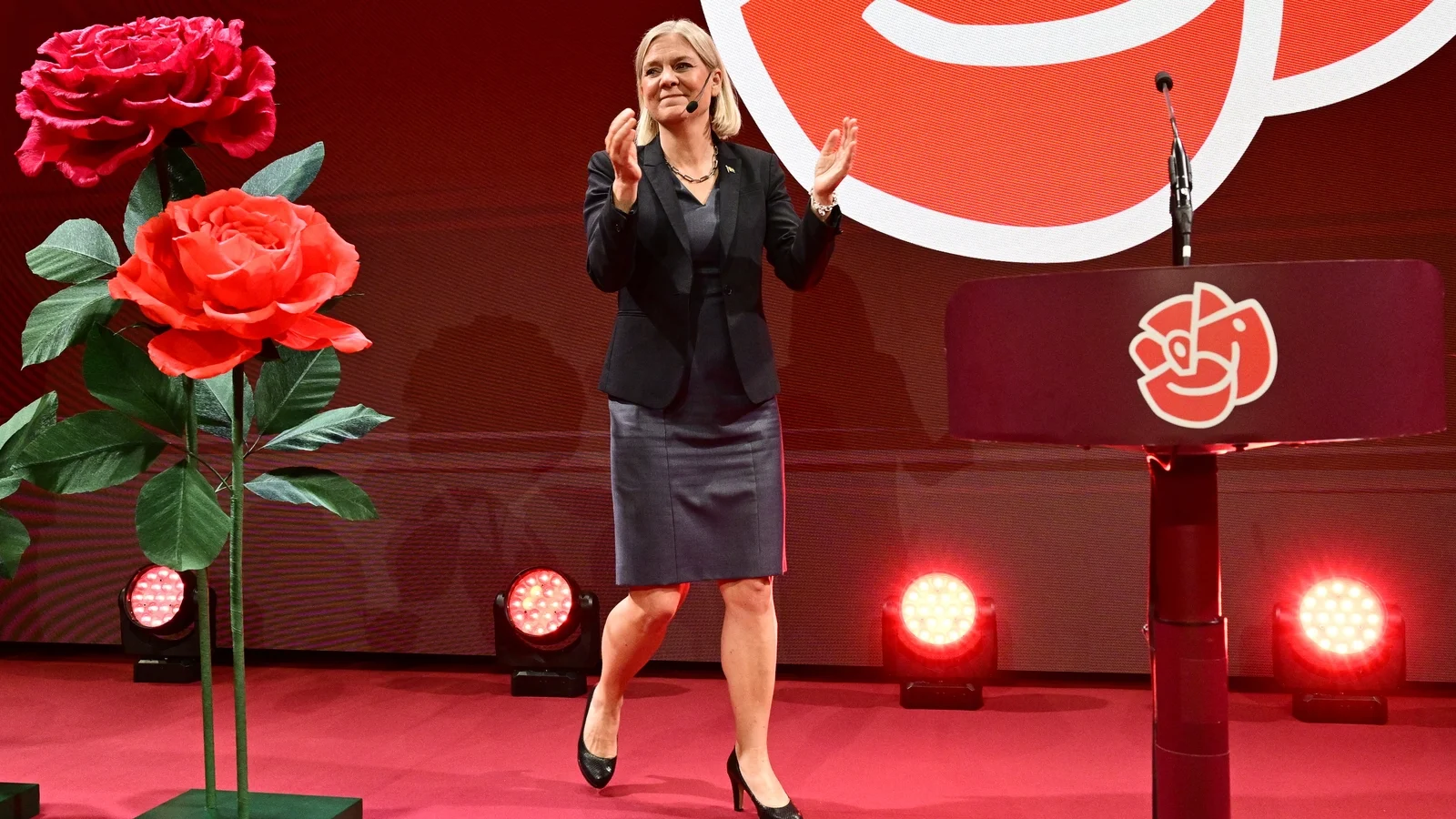 Left-wing bloc wins slim majority in Sweden election