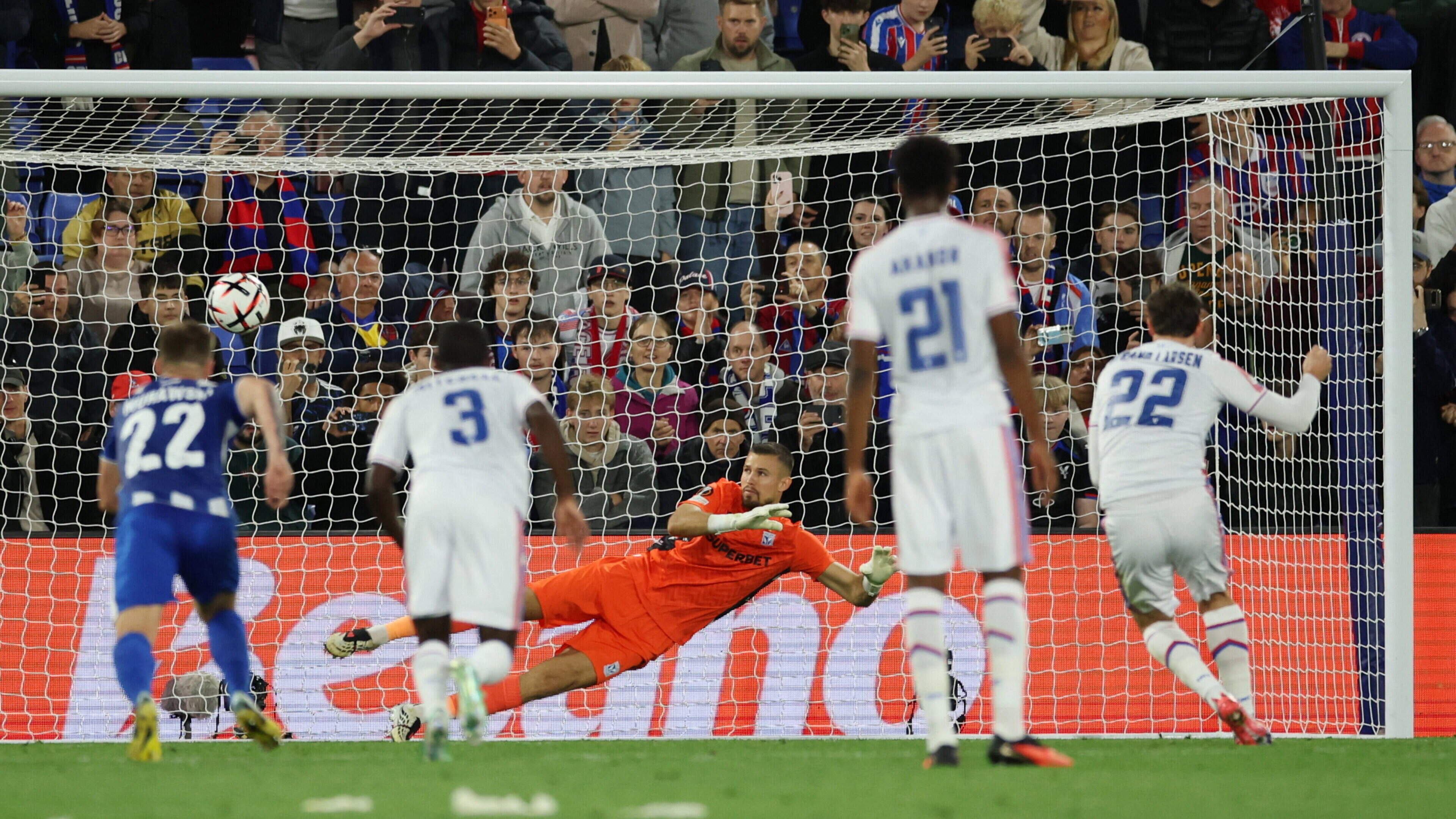 Crystal Palace Wins Europa League Opener