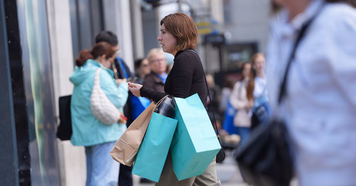 UK Retail Sales Rebound Driven by Online Shopping