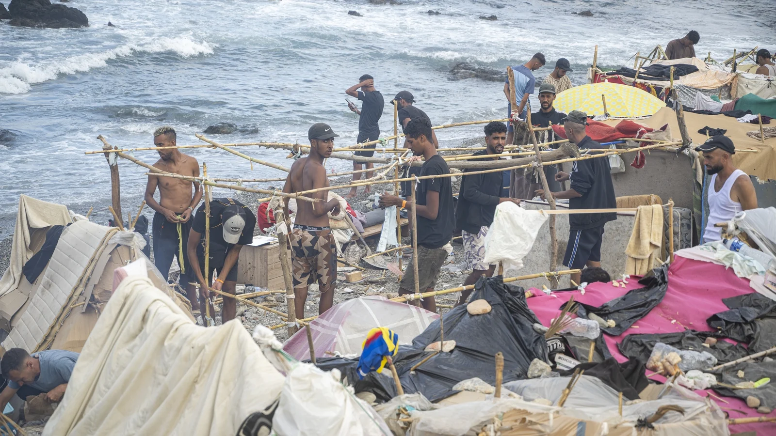 Police move Ceuta migrants off beaches