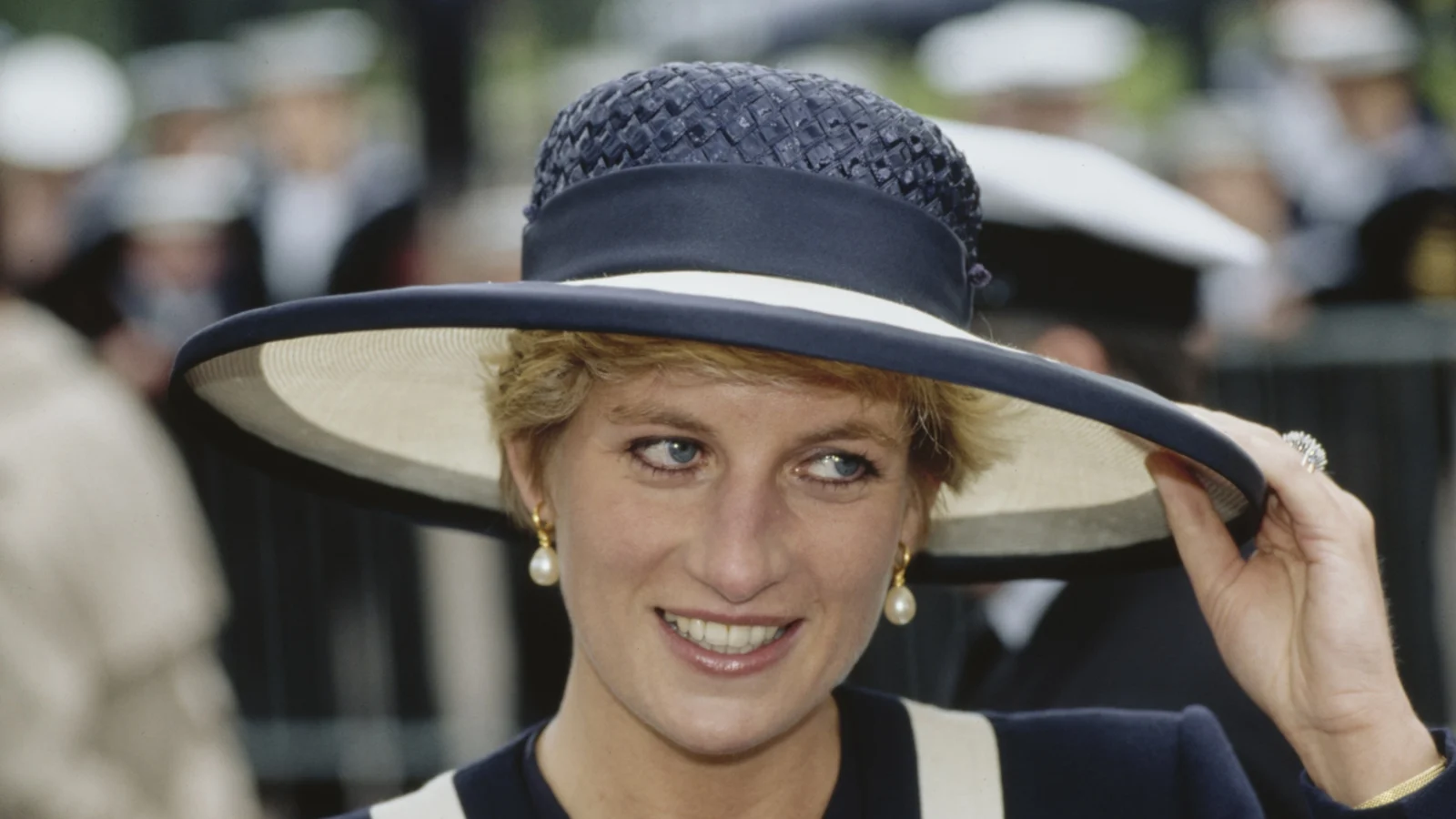 Queen Considered Restoring Diana's HRH Title