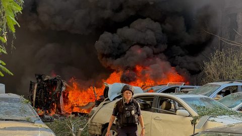 At least 14 dead in Ukraine-Russia strikes